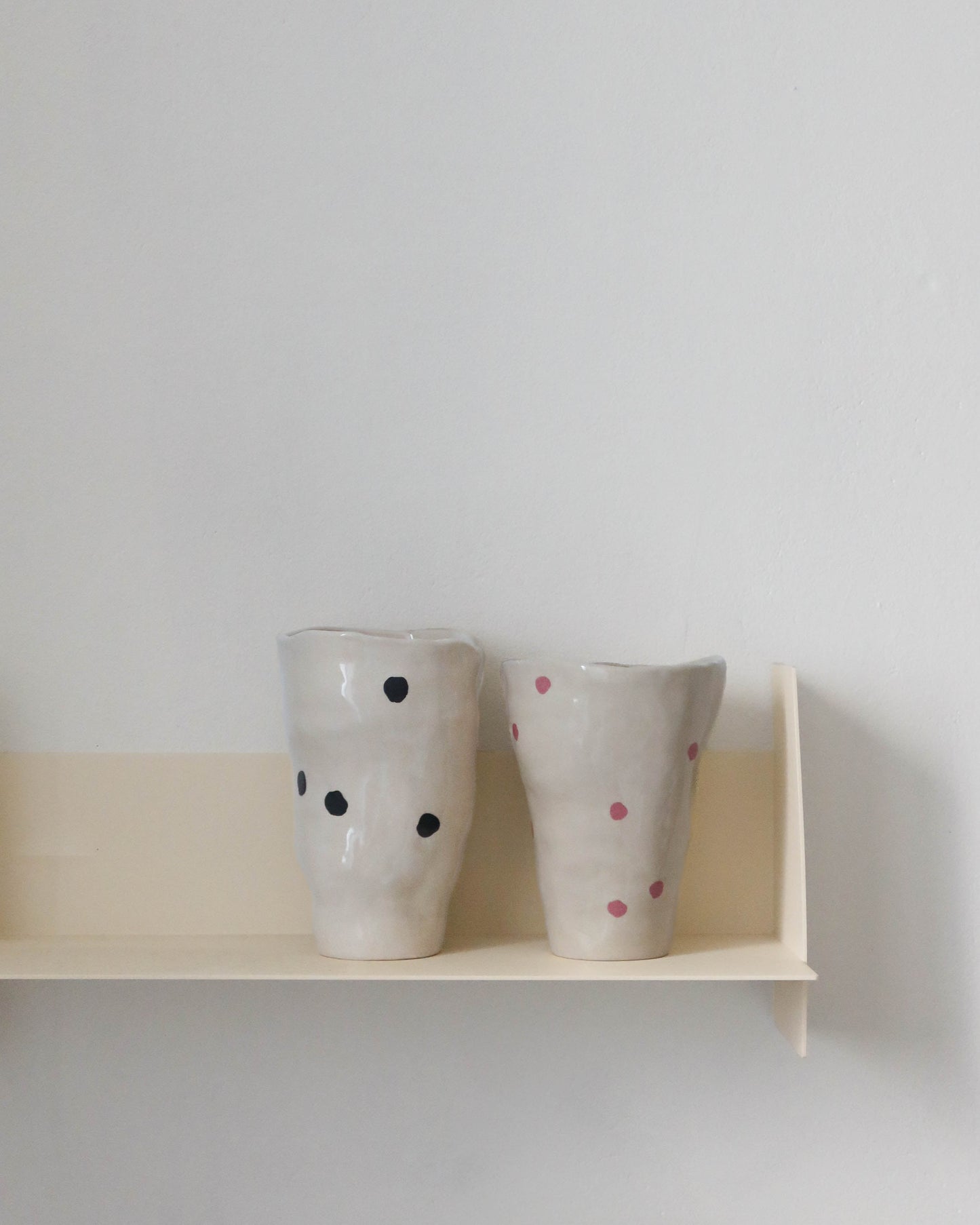 Vase irrégulier - Gros pois noir