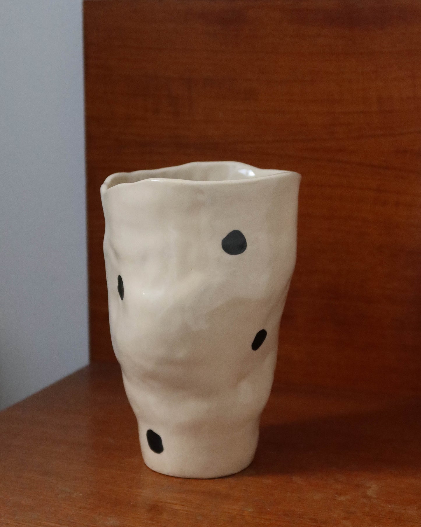 Vase irrégulier - Gros pois noir