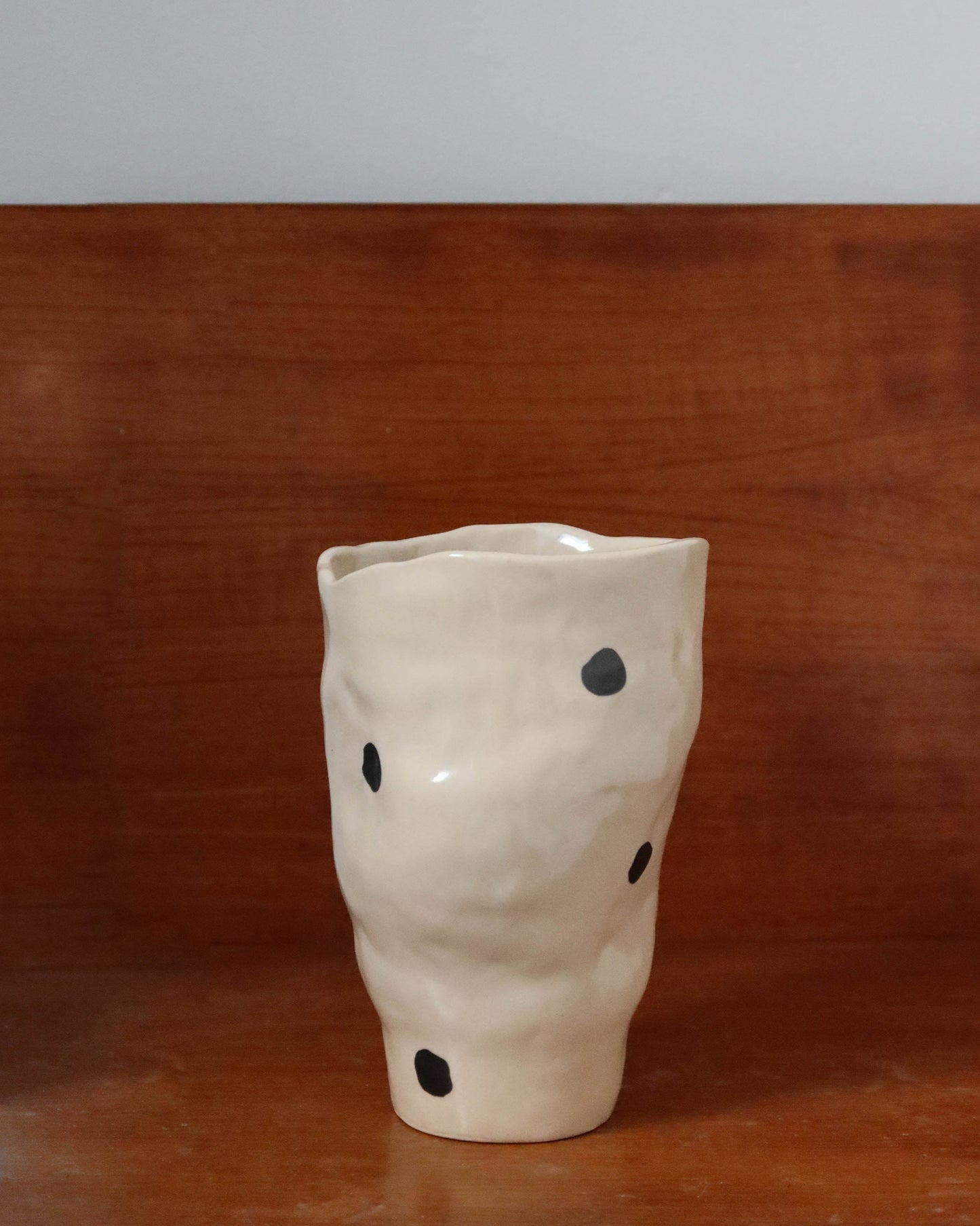 Vase irrégulier - Gros pois noir