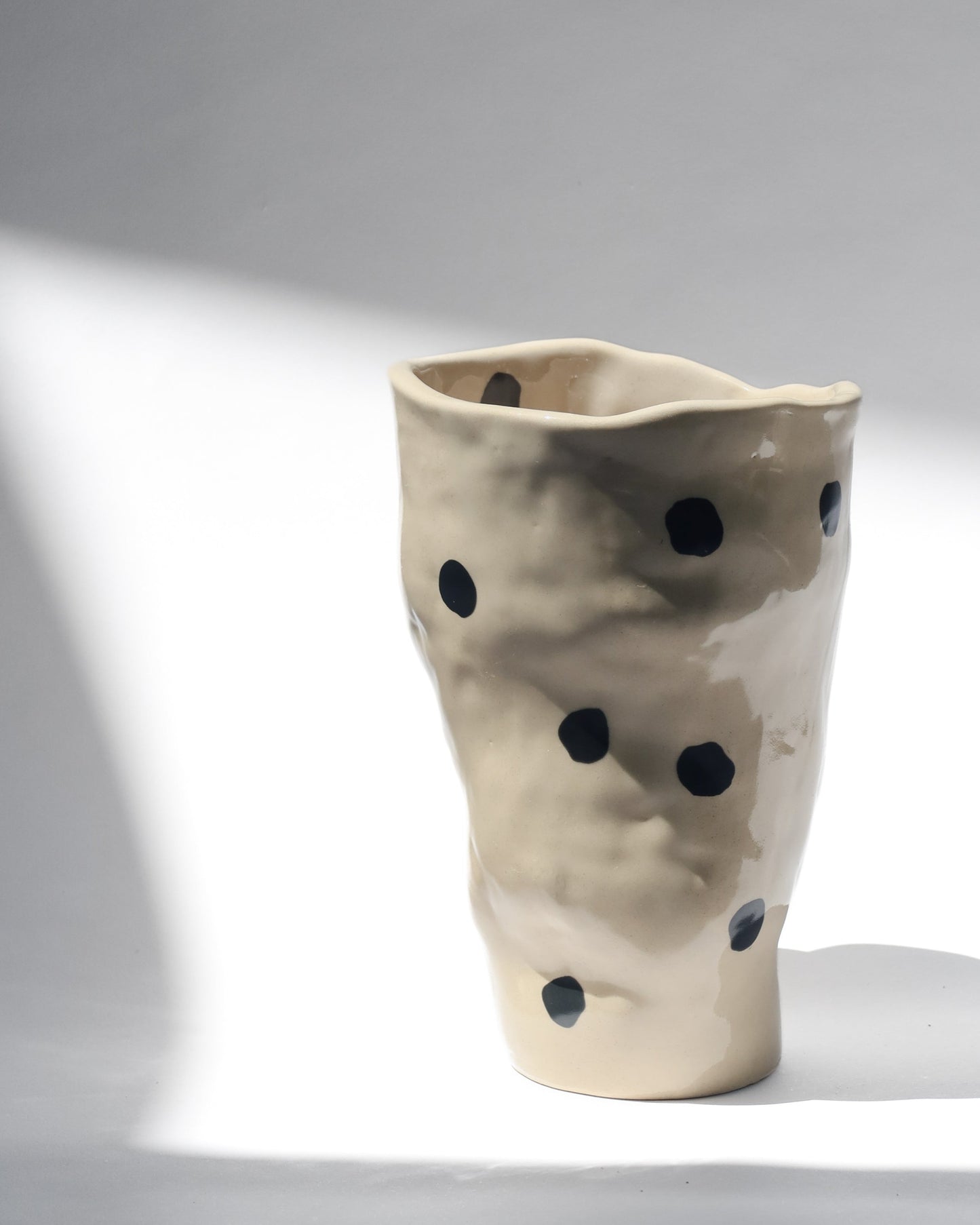 Vase irrégulier - Gros pois noir